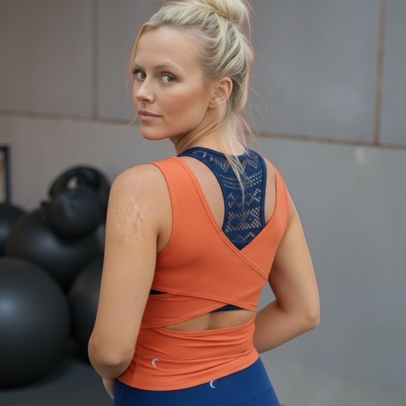 ZYIA Active Orange Cut-Out Tank Top w/ Blue Accents – Size S/M 🔥 - Picture 2 of 3